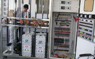 電子超純水設備出水水質(zhì)符合美國ASTM純水水質(zhì)標準、我國電子工業(yè)部電子級水質(zhì)技術標準(18MΩ.cm、15MΩ.cm、10MΩ.cm、2MΩ.cm、0.5MΩ.cm五級標準)、我國電子工業(yè)部高純水水質(zhì)試行標準、美國半導體工業(yè)用純水指標、日本集成電路水質(zhì)標準、國內(nèi)外大規(guī)模集成電路水質(zhì)標準。<br />
