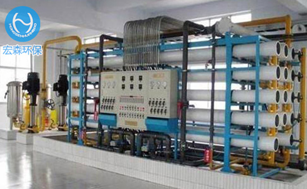 電去離子(Electrodeionization 簡稱EDI)是將電滲析膜分離技術(shù)與離子交換技術(shù)有機(jī)地結(jié)合起來的一種新的制備超純水(高純水)的技術(shù)，它利用電滲析過程中的極化現(xiàn)象對填充在淡水室中的離子交換樹脂進(jìn)行電化學(xué)再生。