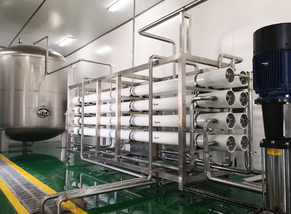 制藥工業(yè)的純化水設(shè)備跟普通的純水設(shè)備有什么區(qū)別？